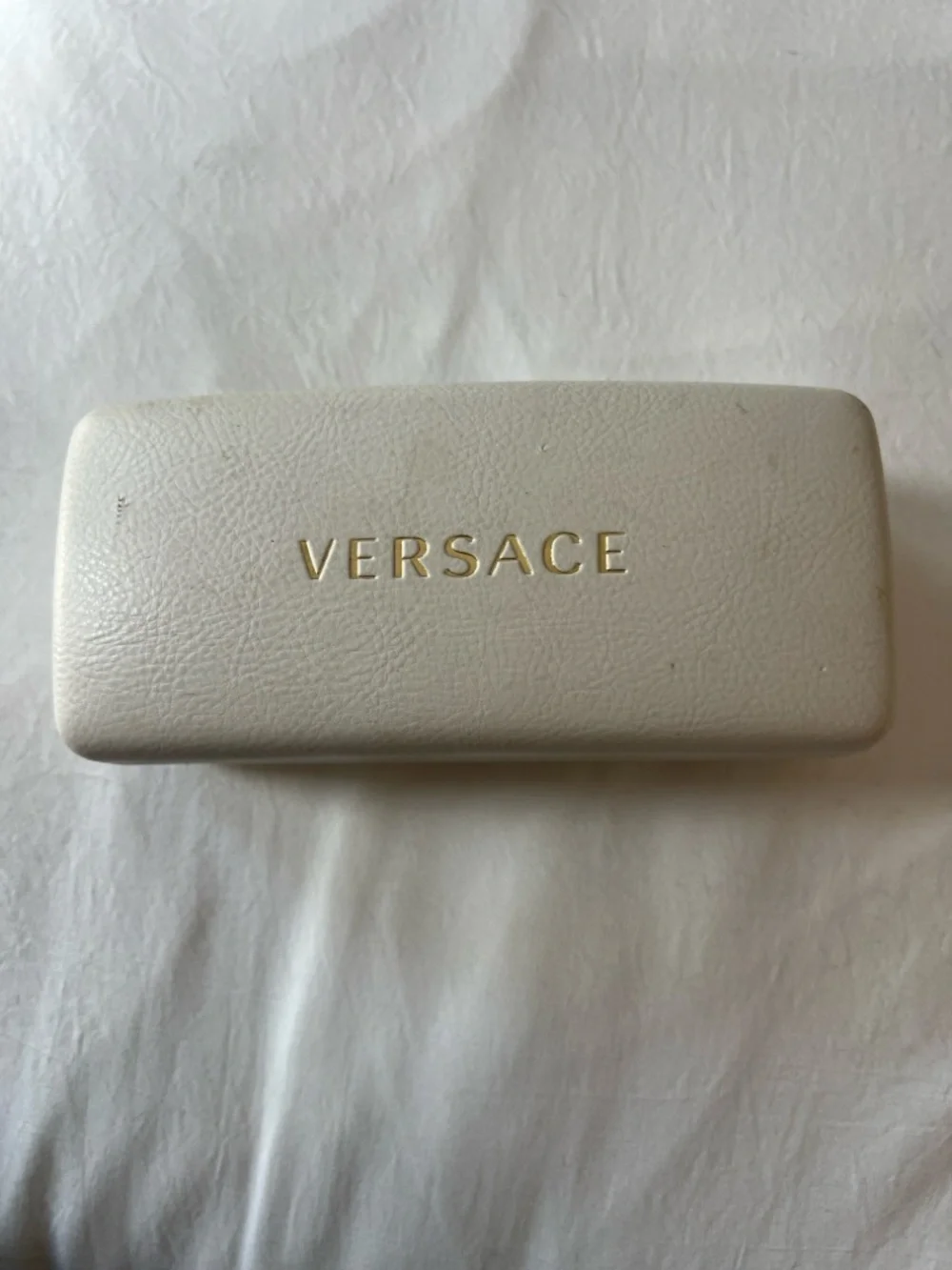 Black and gold - Versace Sunglasses with Case - Picture 2 of 9